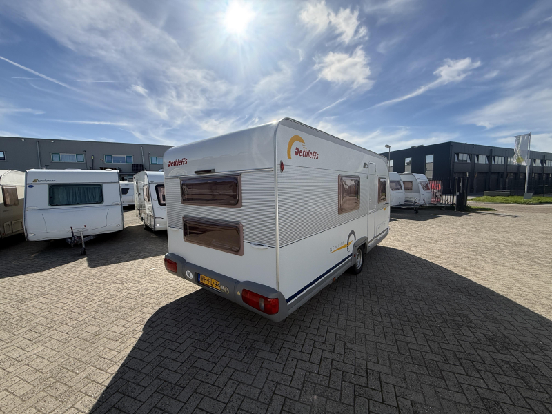 Dethleffs New Line 490 TK Stapelbed 1300KG Voortent  foto: 16