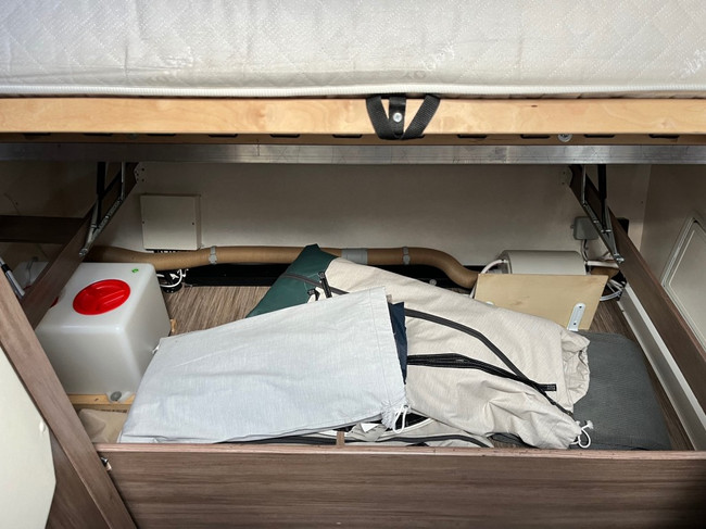 Hobby 440 Sf De Luxe Vast bed , voortent, zeer nette staat!