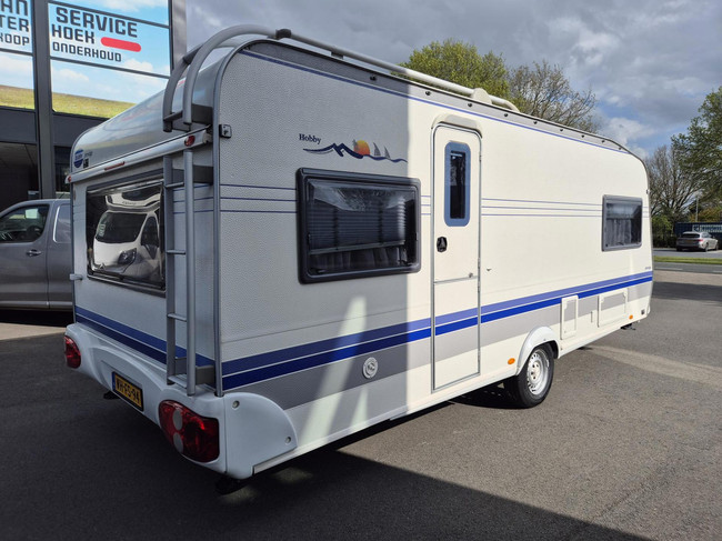 Hobby PRESTIGE 560 Kingsize Bed + Voortent Nw type 2e eig.
