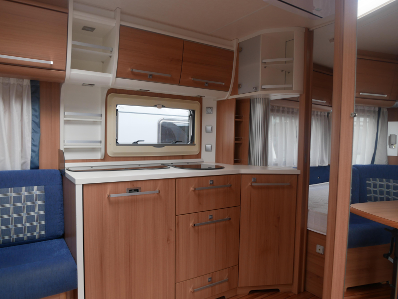 Knaus Sudwind 500 FU Voortent + cassetteluifel 