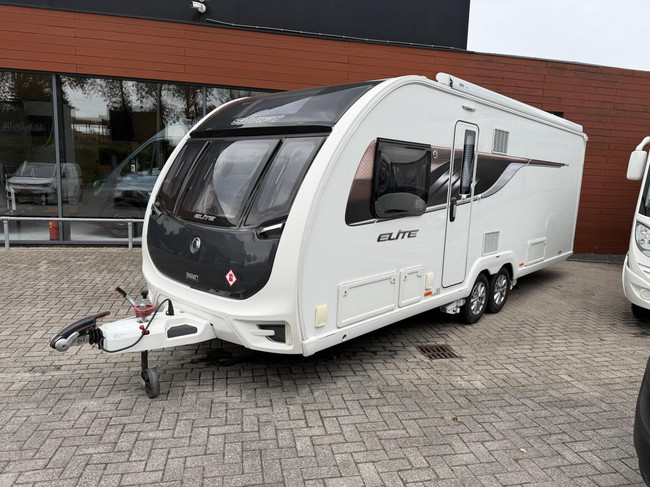 Swift Elite 645 Levelsysteem Mover Luifel Zonnepaneel Oven foto: 2