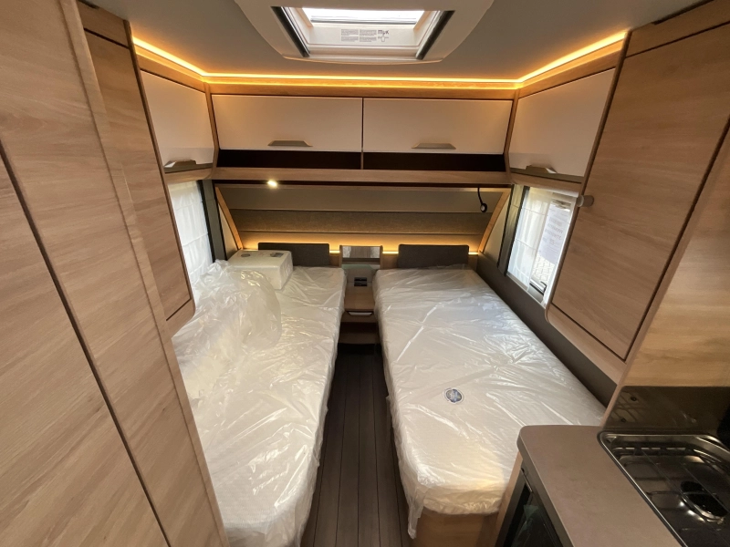 Knaus Sudwind Black Selection 460 EU MOVER-THULE LUIFEL-VLOERV  foto: 11