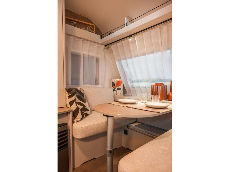 LMC Sassino 460 E model 2027, enkele bedden  foto: 2
