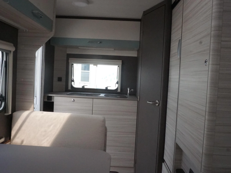 Dethleffs C'Joy 420 QSH Dakluifel/Voortent/Fietsd  foto: 8