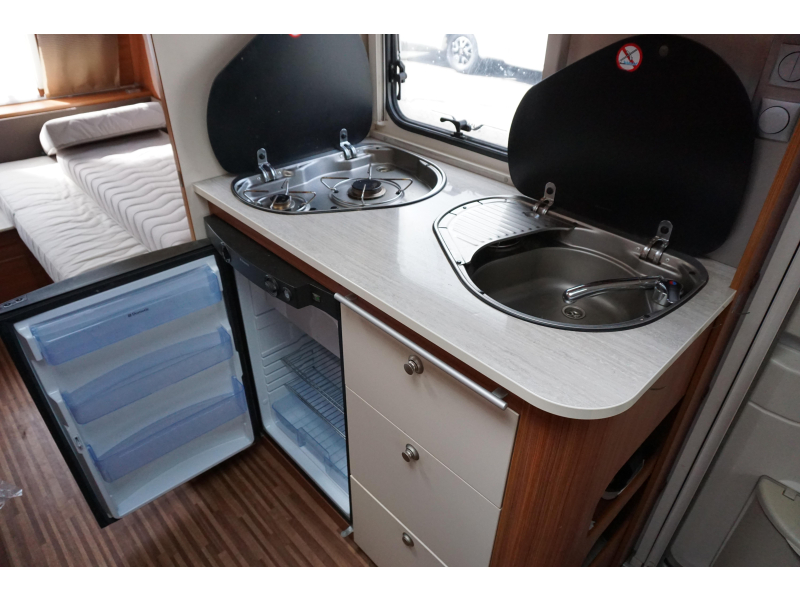 Adria Adora 472 LU Level/mover/2x voortent  foto: 9