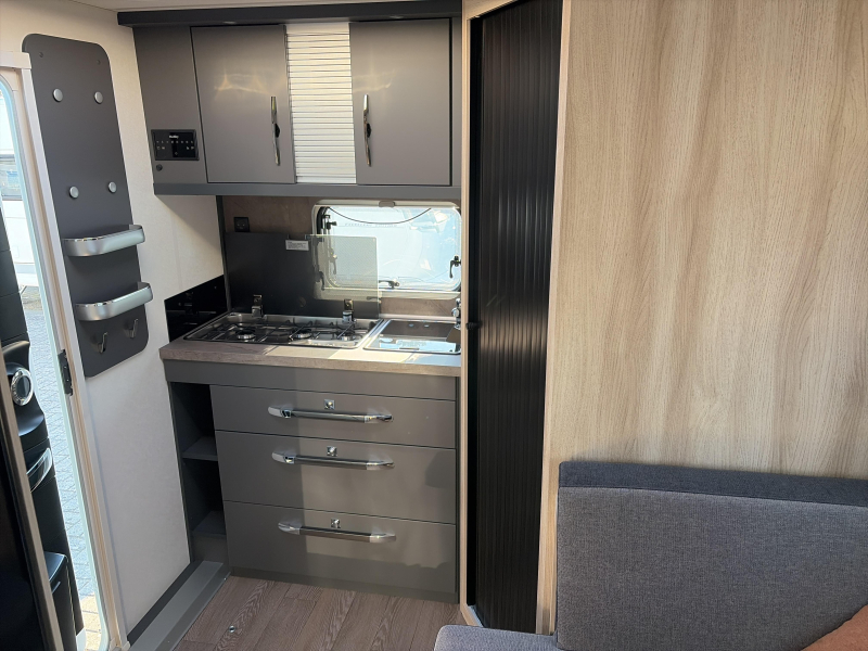Hobby De Luxe 460 SFF Model 2027  foto: 10