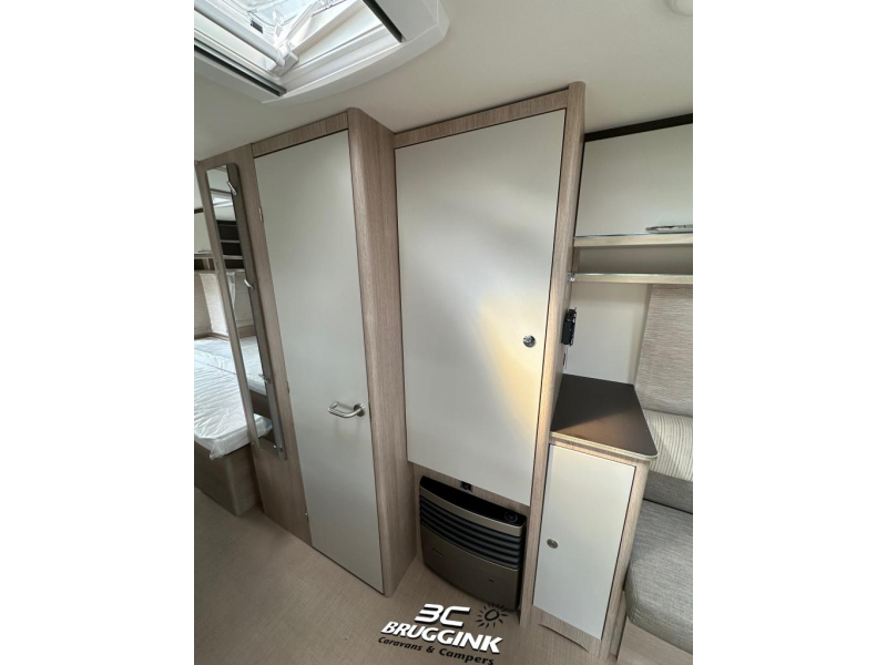 Bürstner Premio Limited 530 TL - ENKELE BEDDEN  foto: 11