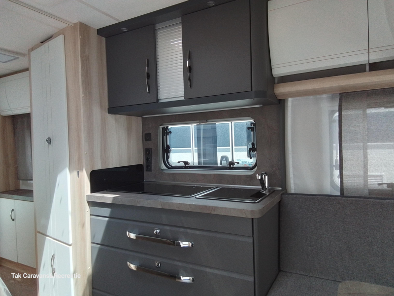 Hobby De Luxe 495 WFB met aparte douche en wc  foto: 3