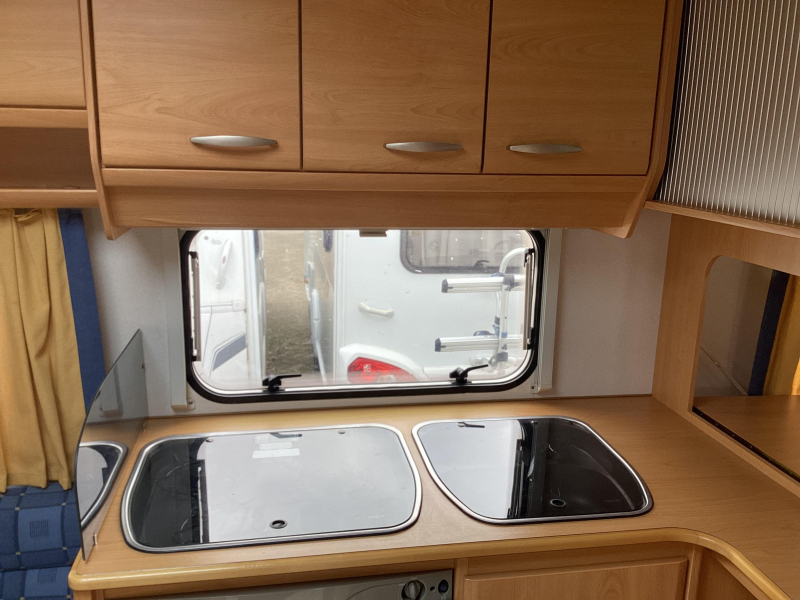 Knaus Sudwind 450 TUF voortent  foto: 10