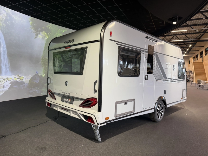 Knaus Sudwind Black Selection 450 FU dakairco / fransbed 
