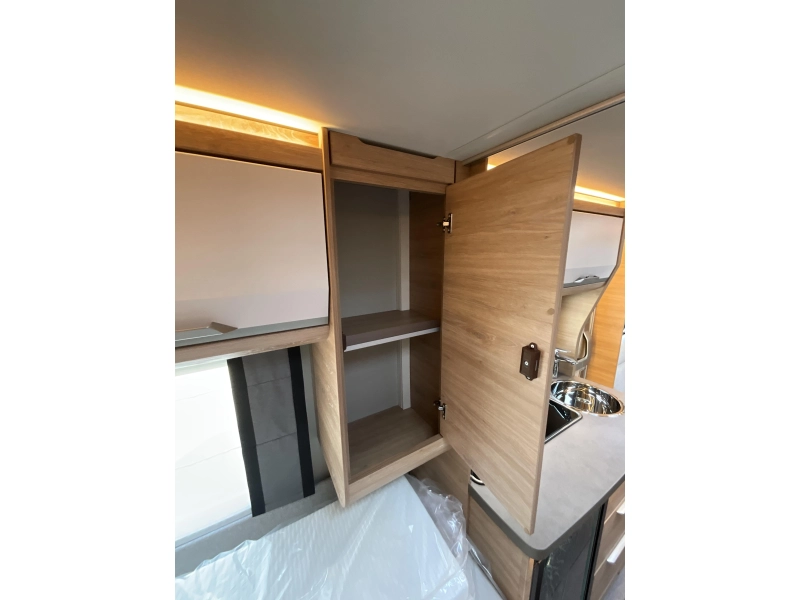Knaus Sudwind Black Selection 460 EU ENKELE BEDDEN-DESIGN  foto: 16