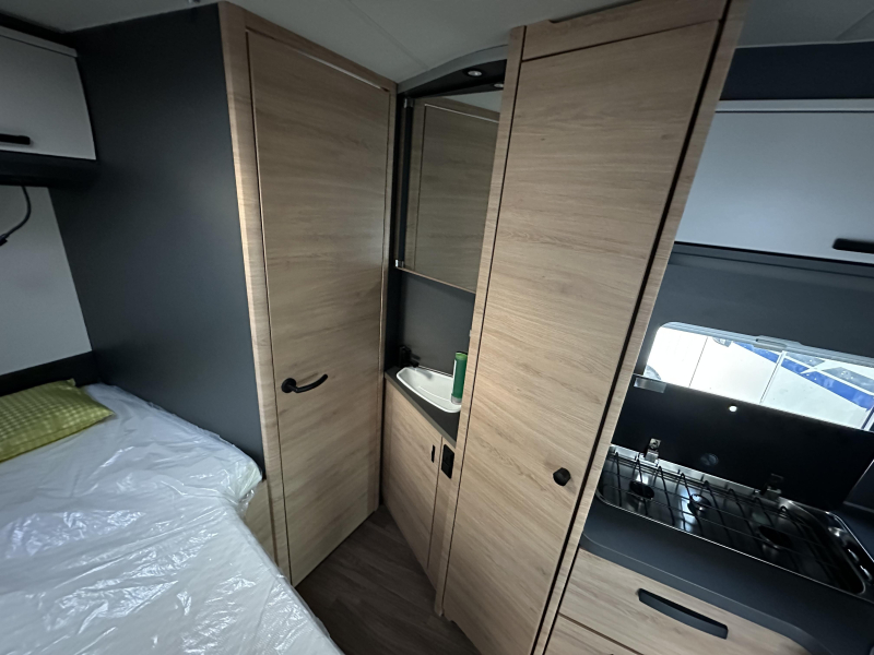 Knaus L!ve Wave 650 MF AUTOMAAT + HEFBED  foto: 14