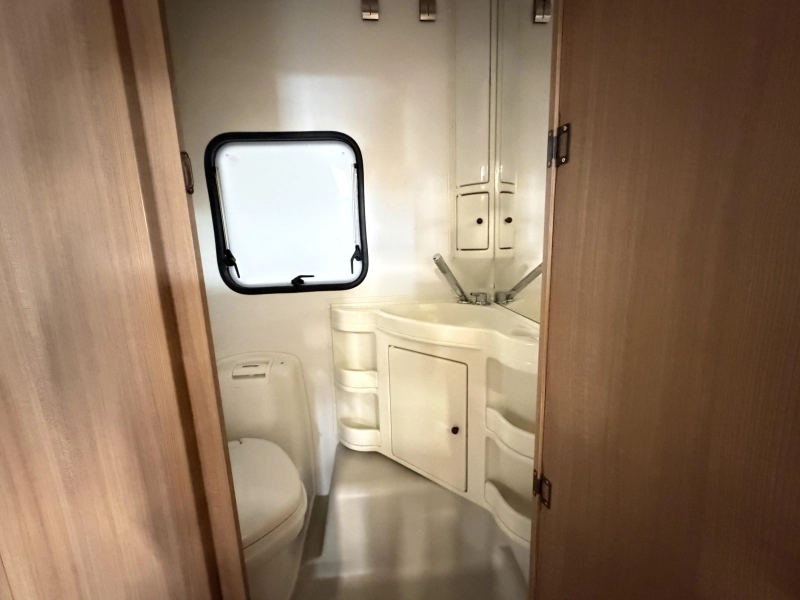 Adria Aviva 370 CP Mover | Stapelbed | Fiets  foto: 10