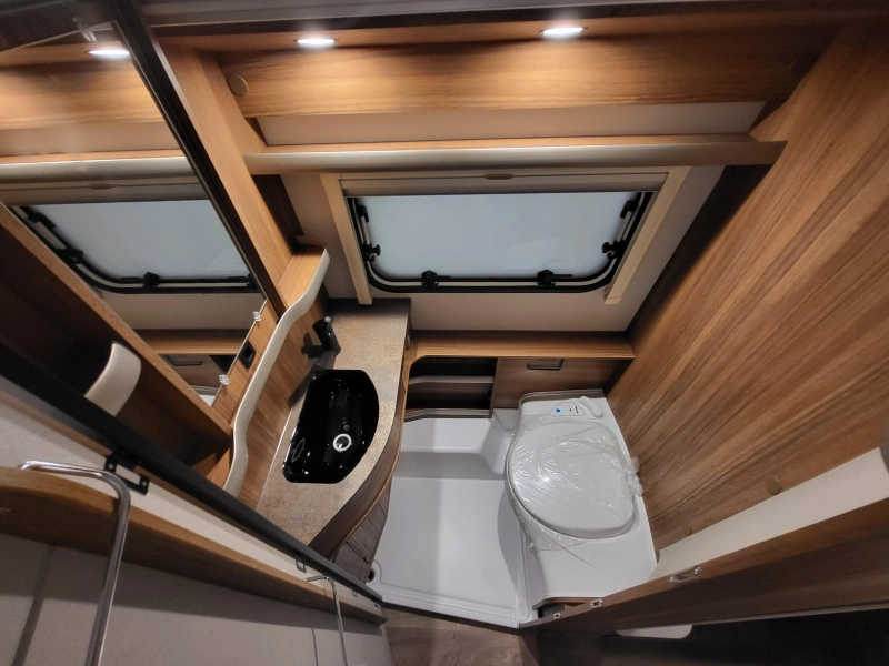 Eriba Touring 542 af fabriek super compleet  foto: 11