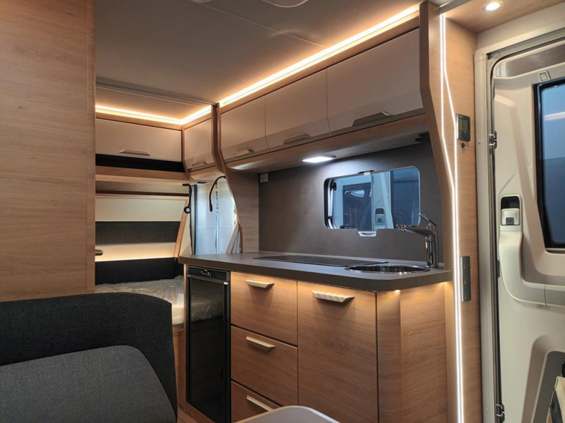 Knaus Sudwind Black Selection 420 QD 