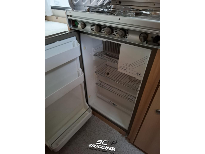 Knaus Sudwind As Good As Gold 400 TMF Dwars Bed Treinzit  foto: 7