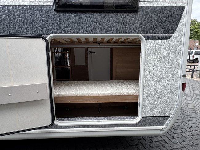 Hobby De Luxe 545 KMF met STAPELBED EN GARAGE **6 Slaapplaatsen/Truma Mover/1e eigenaar/Truma/Lichtmetalen velgen/Zeer nette caravan** foto: 13