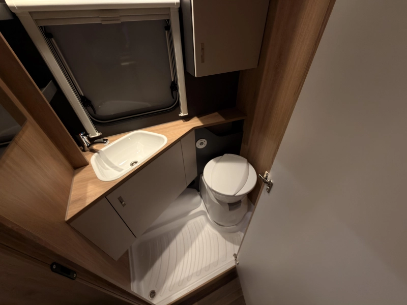 Knaus Sport Platinum 420 QD Platinum+1500KG+vloer  foto: 11