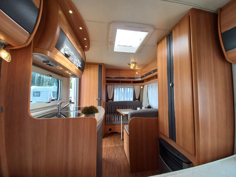 Hobby De Luxe 400 SF voortent-fietsendrager  foto: 8