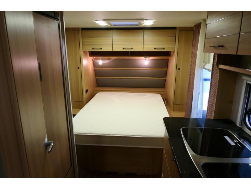 Eriba Living 550 Queens bed 