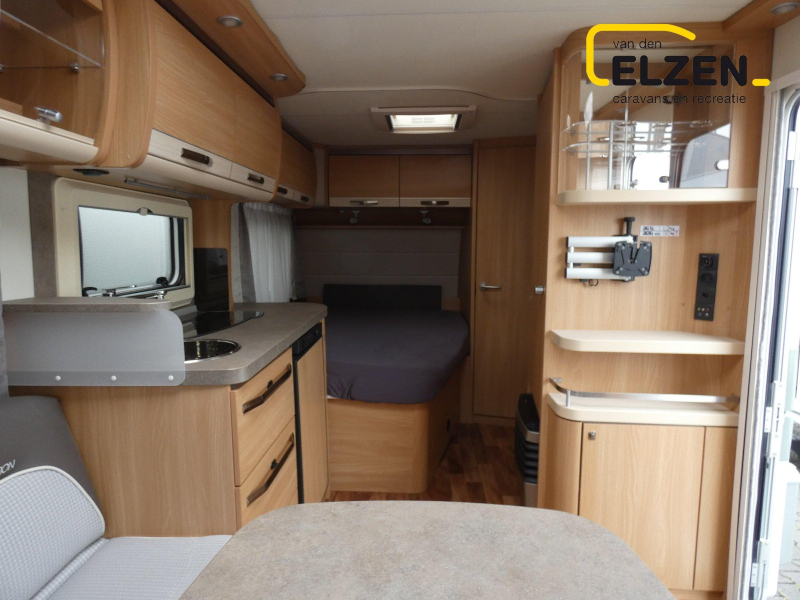 Knaus Sudwind Silver Selection 450 FU Mover, E&P levelsysteem  foto: 11