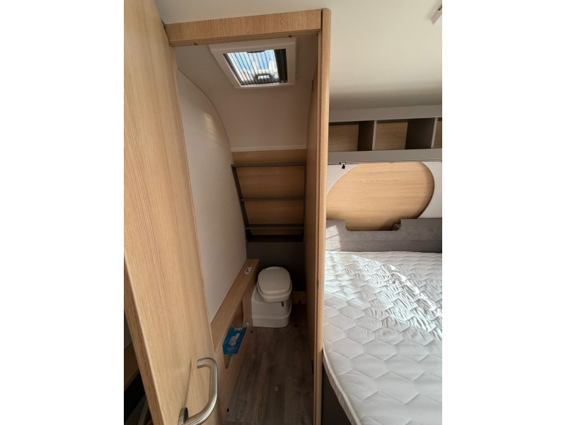 LMC Tandero 480 D Met Truma mover!  foto: 11