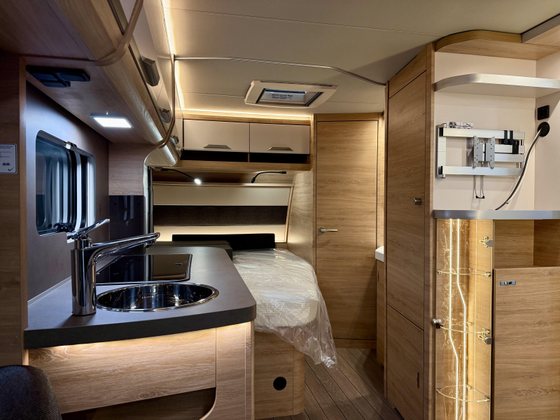 Knaus Sudwind Black Selection 450 FU model 2027 