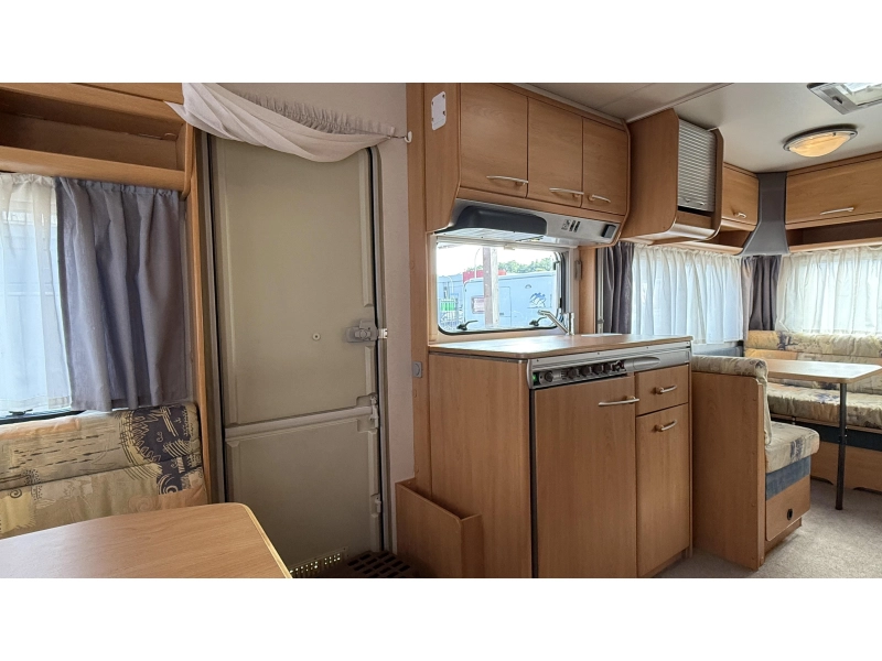 Knaus Sudwind 495 TK kinderkamer rondzit  foto: 6