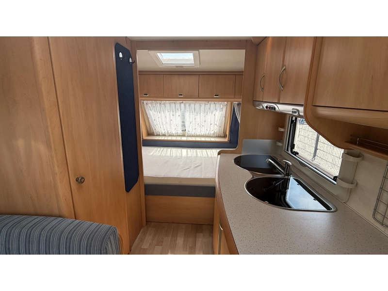 Hobby De luxe Easy 440 SF dwars bed zit toilet  foto: 2