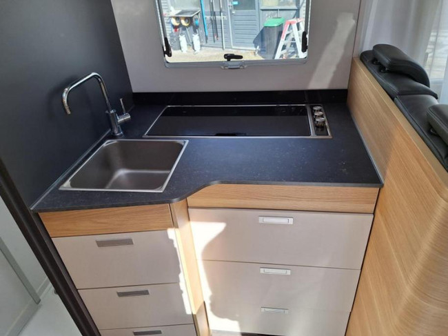Adria Matrix Axess 650 SL 5-PERSOONS