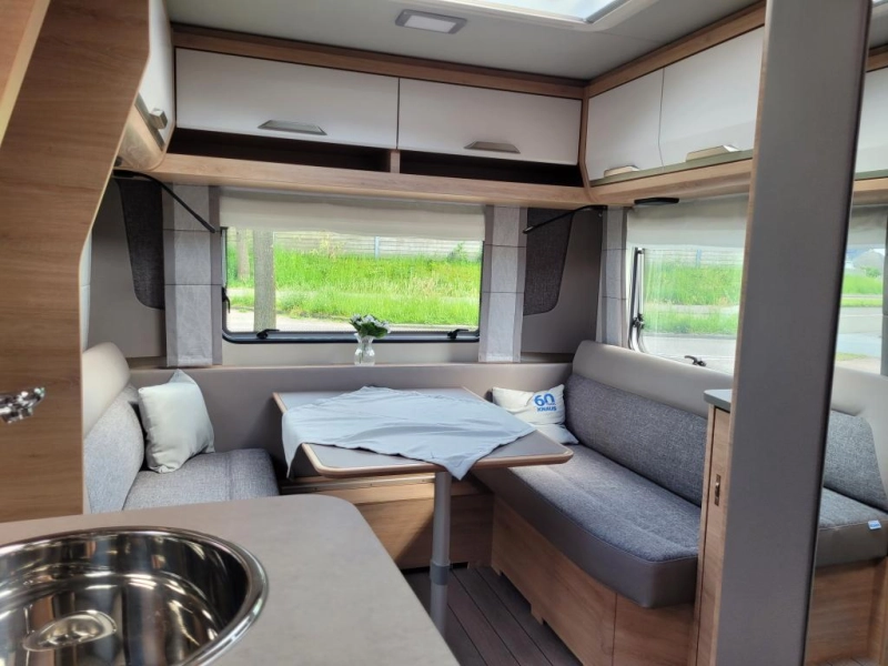 Knaus Sudwind Black Selection 460 EU Red Edition 