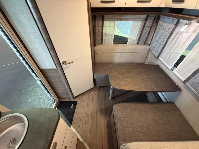 Knaus Sport 400 QD mover / voortent  foto: 8