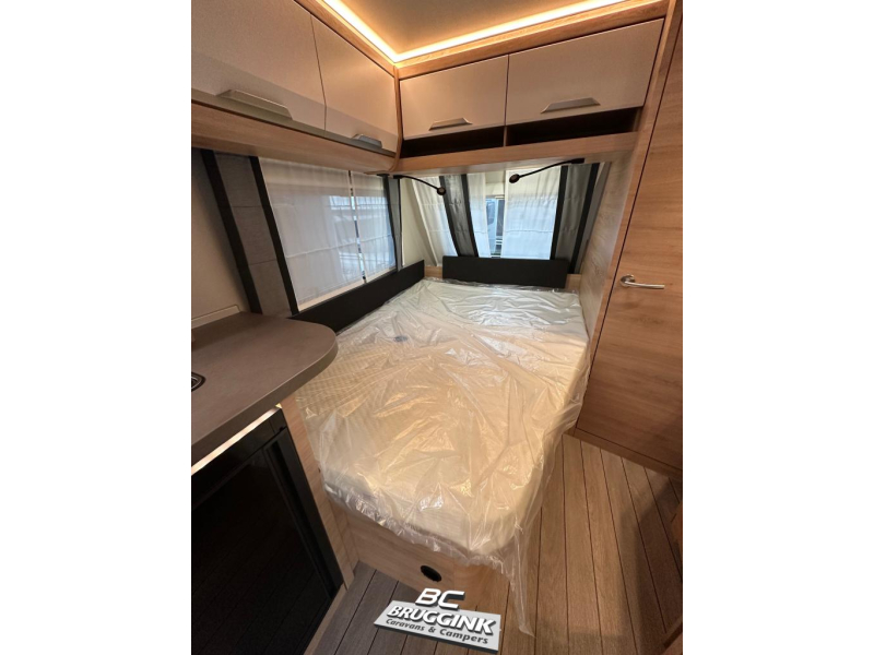 Knaus Sudwind Black Selection 450 FU FRANS BED 1700 KG  foto: 7