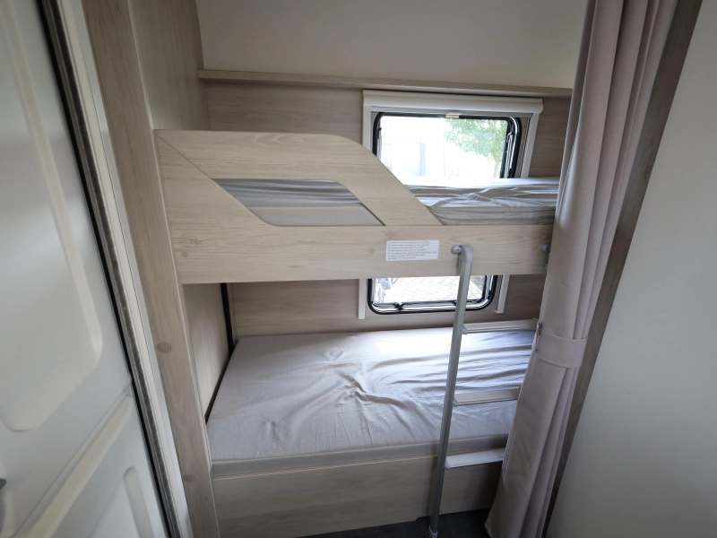 Caravelair Alba Family 466 Stapelbed én vast bed  foto: 11