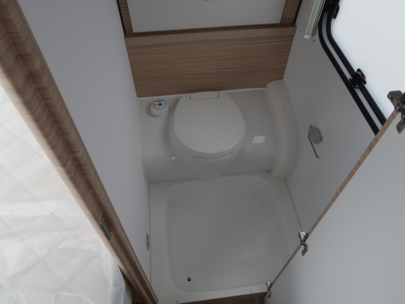 Fendt Bianco Activ 495 SFE MET MIDDEN-DWARS KEUKEN !  foto: 9