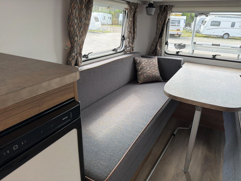 Eriba Touring 420 Legend mover luifel  foto: 6