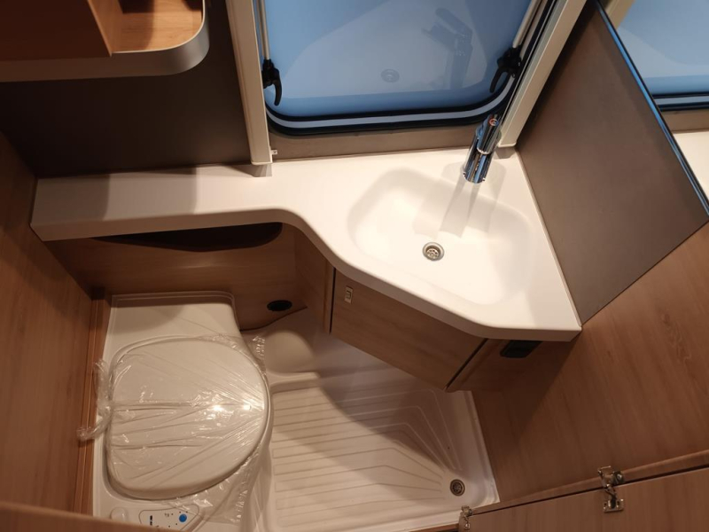 Knaus Sudwind Black Selection 460 EU  foto: 7