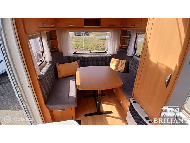 Knaus W01500 caravan.. enkelebedden/rondzit foto: 12