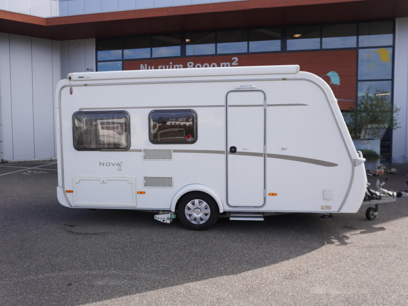Eriba Nova Light 425 MET MOVER EN VOORTENT 