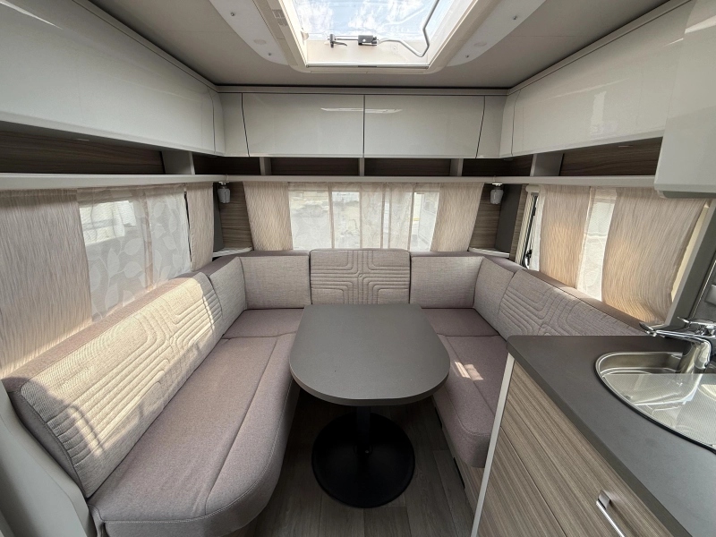 Bürstner Averso 490 TS FRANSBED RONDZIT LUIFEL  foto: 14