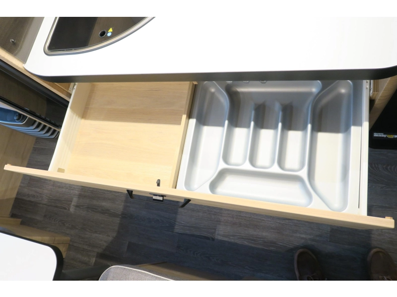 Weinsberg CaraOne Edition HOT 480 QDK Stapelbed vastbed treinz.  foto: 11