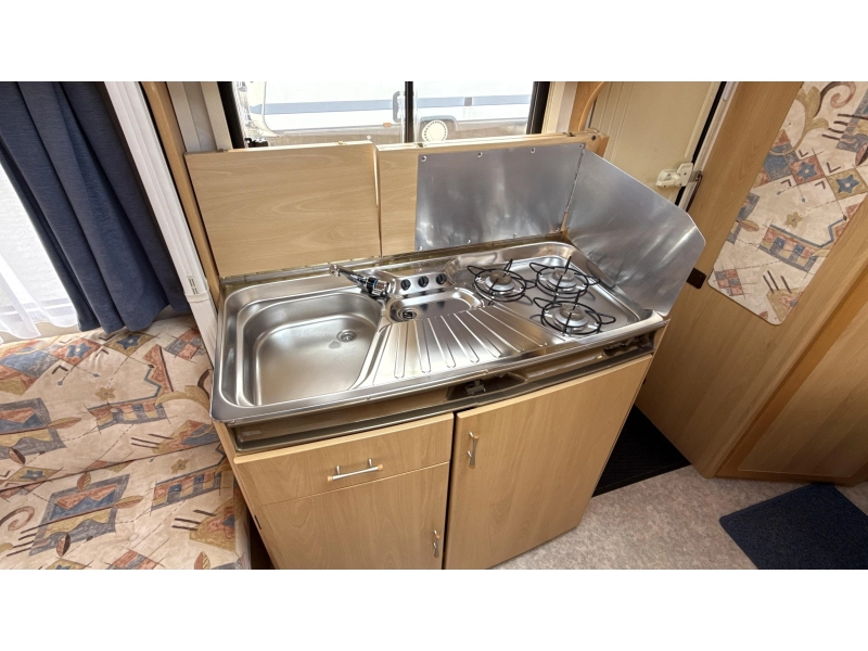 TEC Travel King 390 TN 2x zitgroep vast toilet  foto: 7