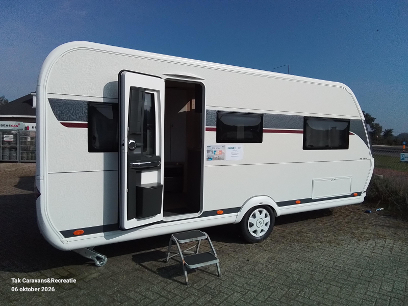 Hobby De Luxe 495 UL model 2027 aparte bedden  foto: 1