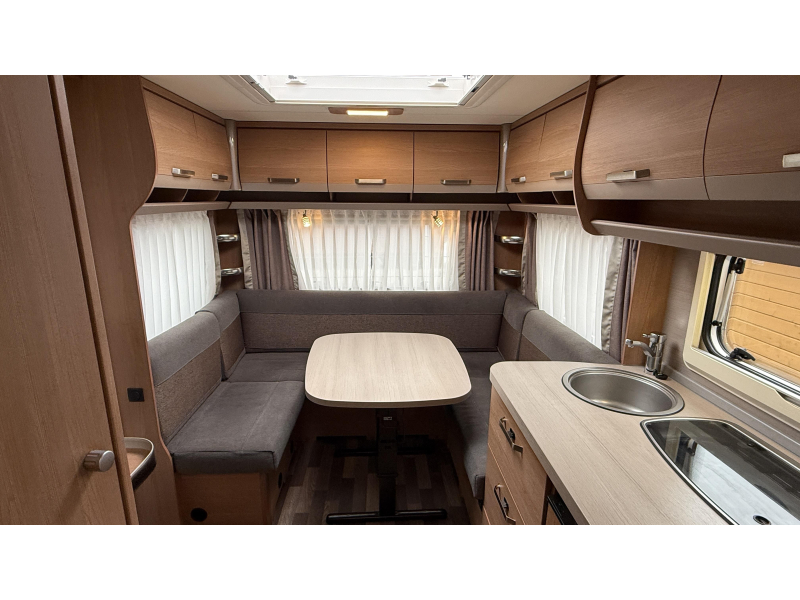 Knaus Sport 450 FU frans bed rondzit toilet  foto: 1