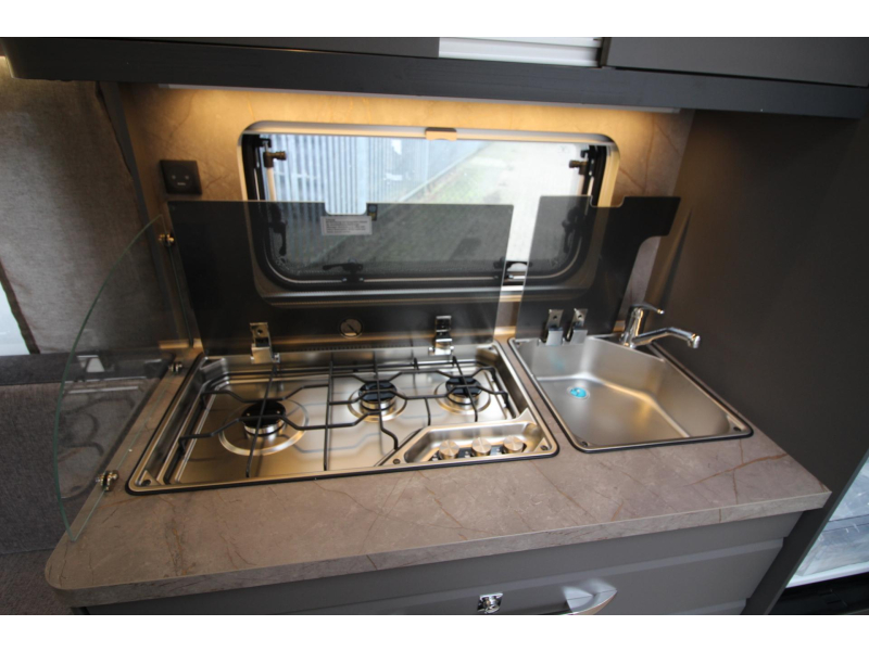 Hobby De Luxe 460 UFE Frans bed & rondzit!  foto: 14