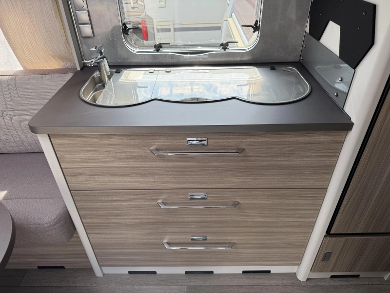 Bürstner Averso 490 TS FRANSBED RONDZIT LUIFEL  foto: 16