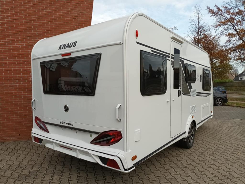 Knaus Sudwind Black Selection 460 EU  foto: 8