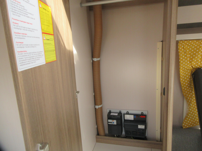 Dethleffs C'Joy Active 460 LE MET MOVER EN VOORTENT  foto: 15