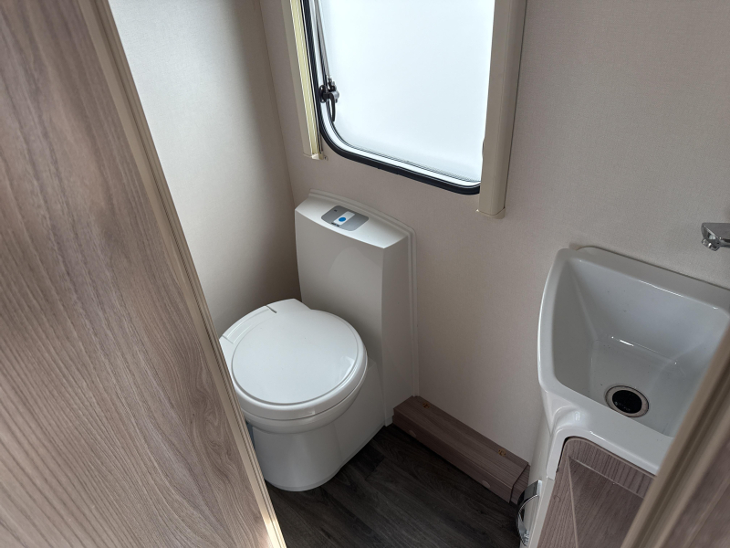 Sprite Mondial 370 EK Thule cassetteluifel  foto: 6