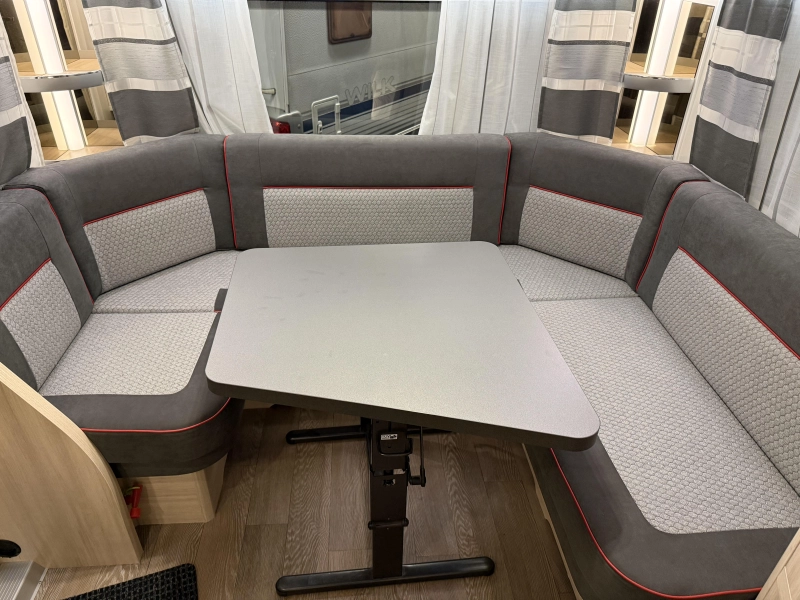 Hobby De Luxe Edition 495 UL 2 BEDDEN MOVER LUIFEL TOP  foto: 4